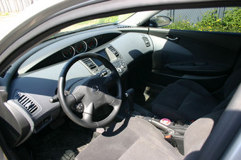 2003 Nissan Primera Pictures