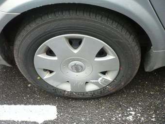 2004 Nissan Primera Pictures