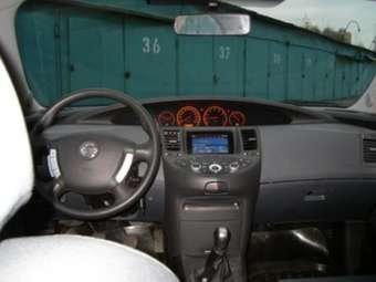 2004 Nissan Primera Pictures
