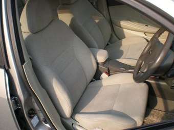2004 Nissan Primera Images