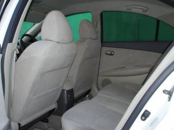 2004 Nissan Primera Pictures