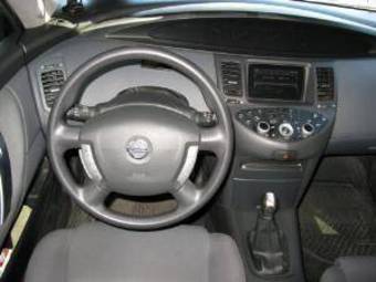 2005 Nissan Primera Images