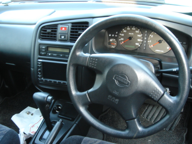1998 Nissan Primera Wagon Pictures
