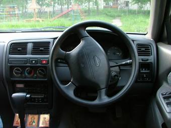 1999 Nissan Pulsar Pictures
