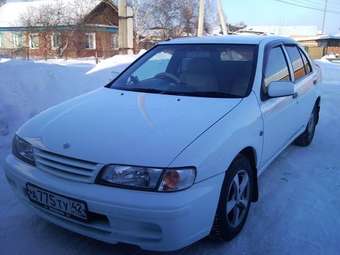 1999 Nissan Pulsar Pictures