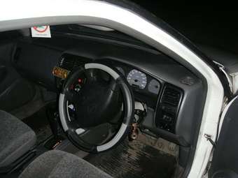 1999 Nissan Pulsar Pictures