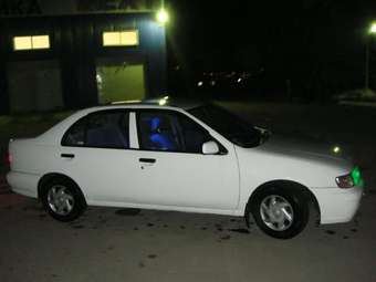 1999 Nissan Pulsar Photos