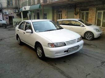 1999 Nissan Pulsar Pictures