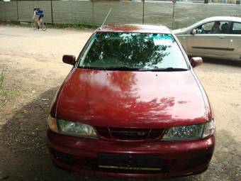 1999 Nissan Pulsar Pictures