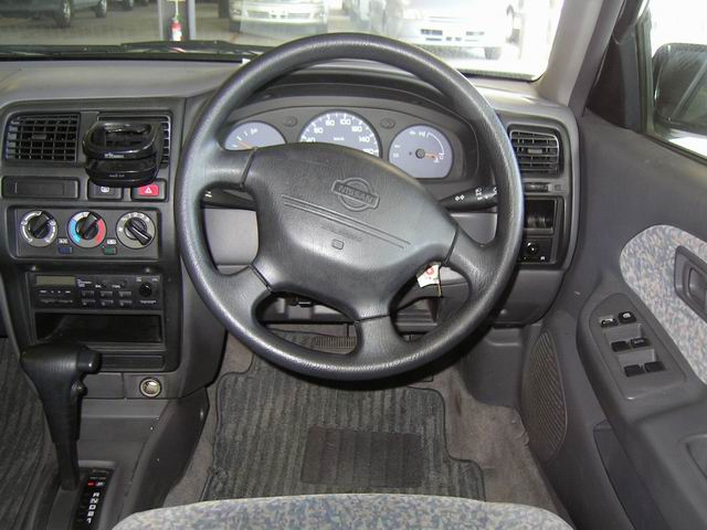 2000 Nissan Pulsar Pictures