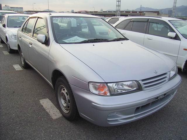 2000 Nissan Pulsar Photos