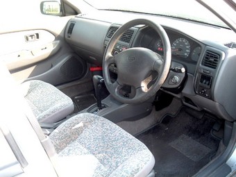 2000 Nissan Pulsar Images