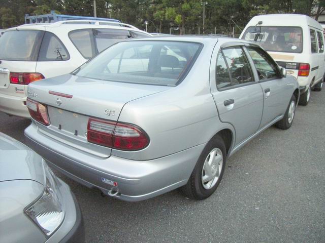 2000 Nissan Pulsar Pictures