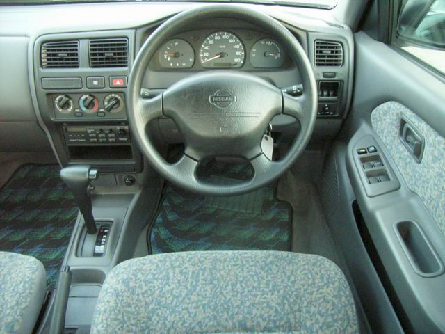 2000 Nissan Pulsar Photos