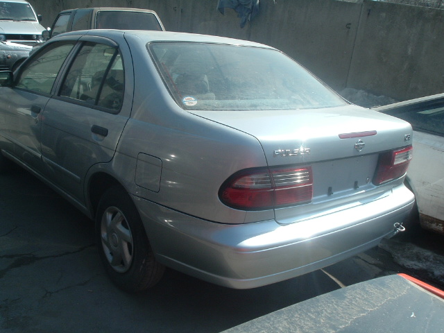 2000 Nissan Pulsar Pictures