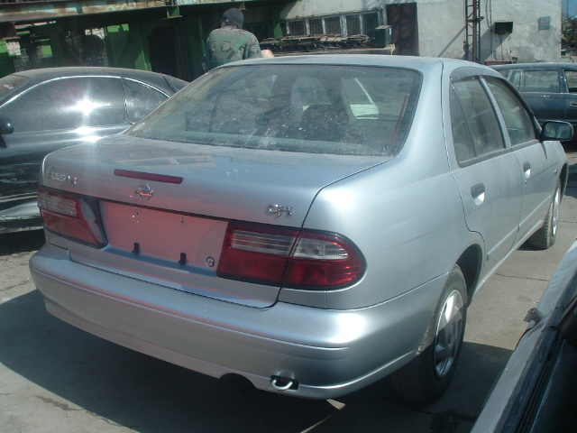 2000 Nissan Pulsar Photos