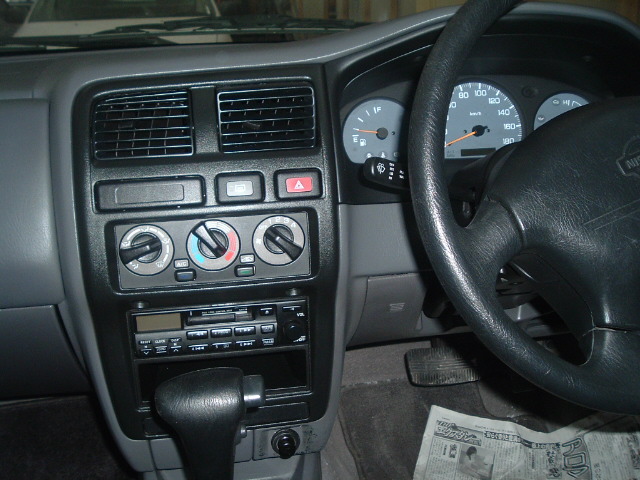 2000 Nissan Pulsar Pictures