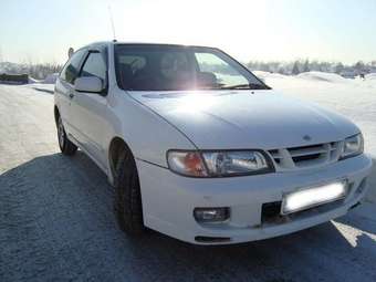 2000 Nissan Pulsar Photos