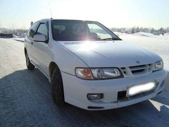 2000 Nissan Pulsar Pictures