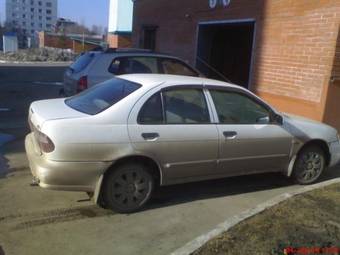 2000 Nissan Pulsar Photos