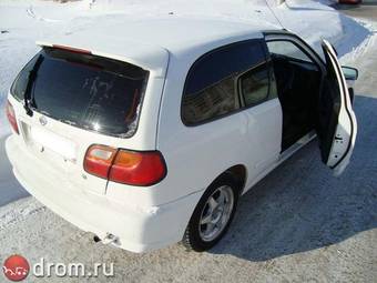 2000 Nissan Pulsar Photos