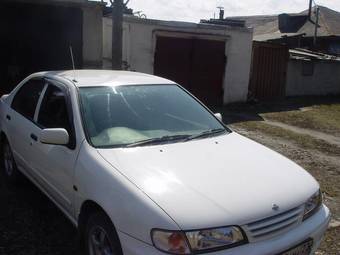 2000 Nissan Pulsar Pictures