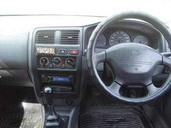 2000 Nissan Pulsar Pictures