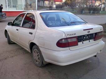 2000 Nissan Pulsar Pictures