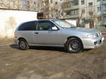 2000 Nissan Pulsar Photos