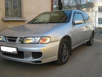 2000 Nissan Pulsar Pictures