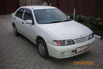 2000 Nissan Pulsar Pictures