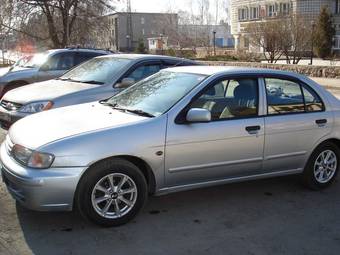 2000 Nissan Pulsar Pictures