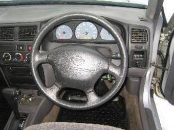 2000 Nissan Pulsar Pictures