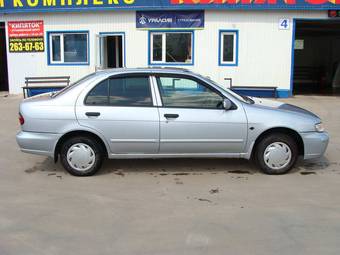 2000 Nissan Pulsar Photos