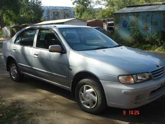 2000 Nissan Pulsar Pictures