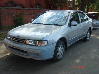 2000 Nissan Pulsar Photos