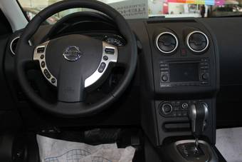 2011 Nissan Qashqai Images