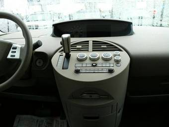 2005 Nissan Quest Pics