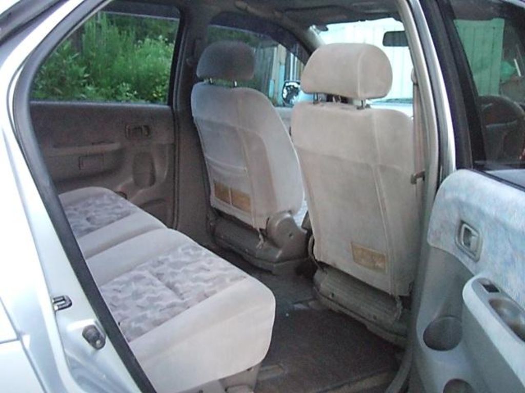 1997 Nissan R~nessa