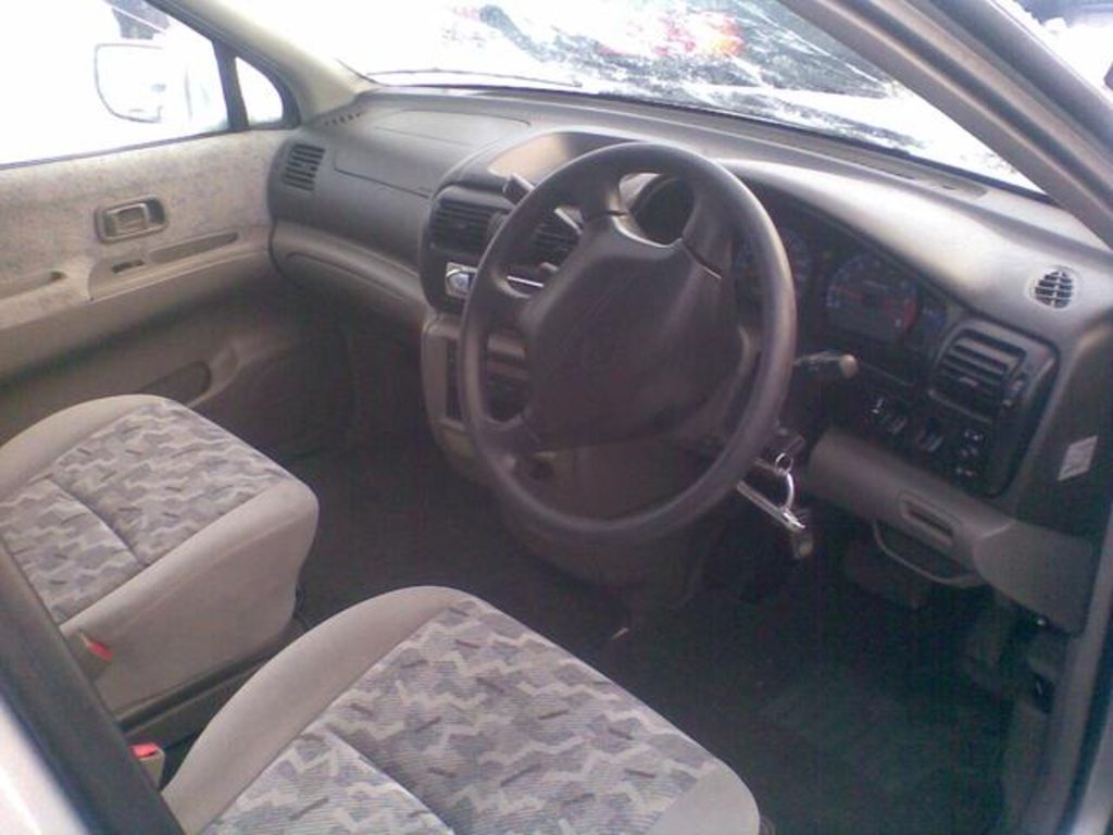 1998 Nissan R~nessa