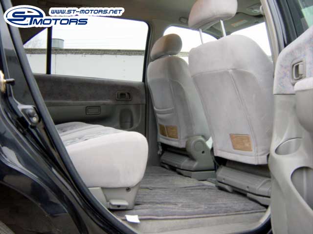 1998 Nissan R~nessa Photos