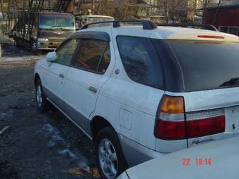1998 Nissan R~nessa Pictures