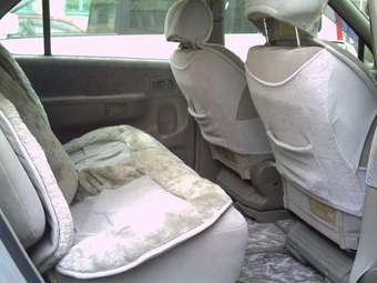 1998 Nissan R~nessa Photos