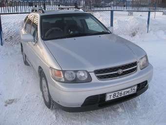 1998 Nissan R~nessa Pictures