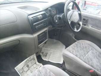 1998 Nissan R~nessa Images