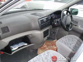 1998 Nissan R~nessa Pics