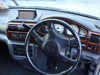 1998 Nissan R~nessa Pictures