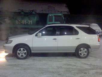 1998 Nissan R~nessa Pictures
