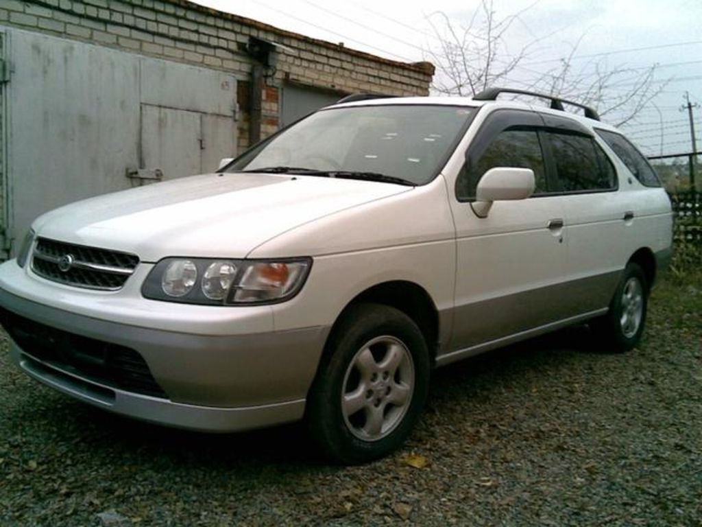 1999 Nissan R~nessa