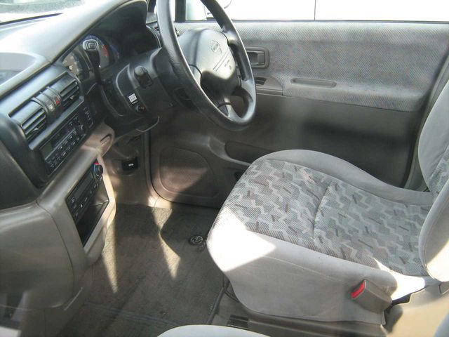 1999 Nissan R~nessa